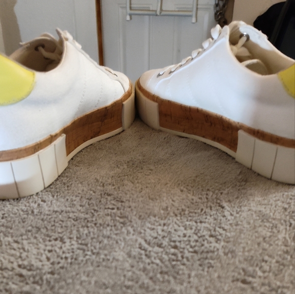 *SOLD* Dolce Vita YaYa Women's Casual Shoes sz 10M Wht/Yellow - Picture 6 of 8